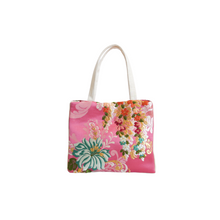 Cargar imagen en el visor de la galería, Bolso de seda hecho a mano en España