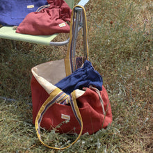 Load image into Gallery viewer, Bolso de playa reversible hecho a mano en España