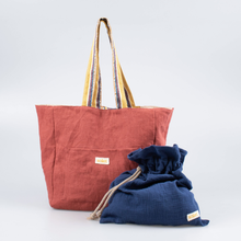 Load image into Gallery viewer, Bolso de playa reversible hecho a mano en España