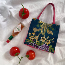Load image into Gallery viewer, Bolso de fiesta hecho en España con retales de tela de Fallera