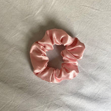 Load image into Gallery viewer, Picnic Scrunchie