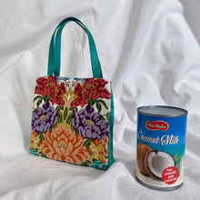 Cargar imagen en el visor de la galería, Bolso de fiesta hecho en España con retales de tela de Fallera