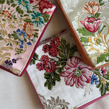 Cargar imagen en el visor de la galería, Bolsos hechos en España con tela de fallera