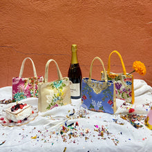 Cargar imagen en el visor de la galería, Bolso de seda hecho a mano en España