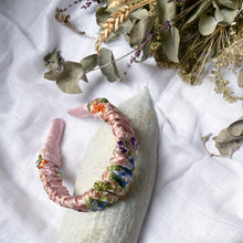 Load image into Gallery viewer, Diadema rosa de seda bordada con flores