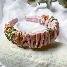Load image into Gallery viewer, Diadema rosa de seda bordada