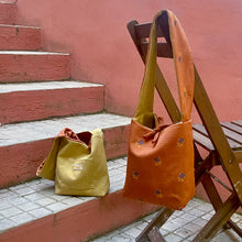 Cargar imagen en el visor de la galería, Limón Bag bolso reversible hecho en España