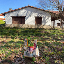 Cargar imagen en el visor de la galería, flower print reversible bag