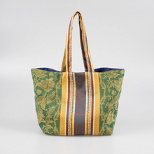 Load image into Gallery viewer, Bolso reversible hecho a mano en España