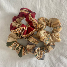 Load image into Gallery viewer, Tinto Scrunchie