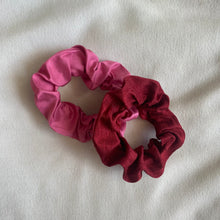 Load image into Gallery viewer, Buganvilla Scrunchie