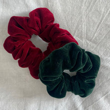 Load image into Gallery viewer, Oliva velvet Scrunchie