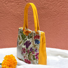 Load image into Gallery viewer, Bolso de seda hecho a mano en España