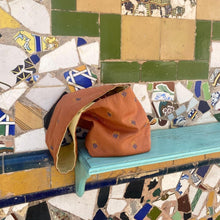 Cargar imagen en el visor de la galería, Bolso reversible hecho a mano en España
