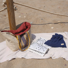Load image into Gallery viewer, Bolso de playa reversible hecho a mano en España 
